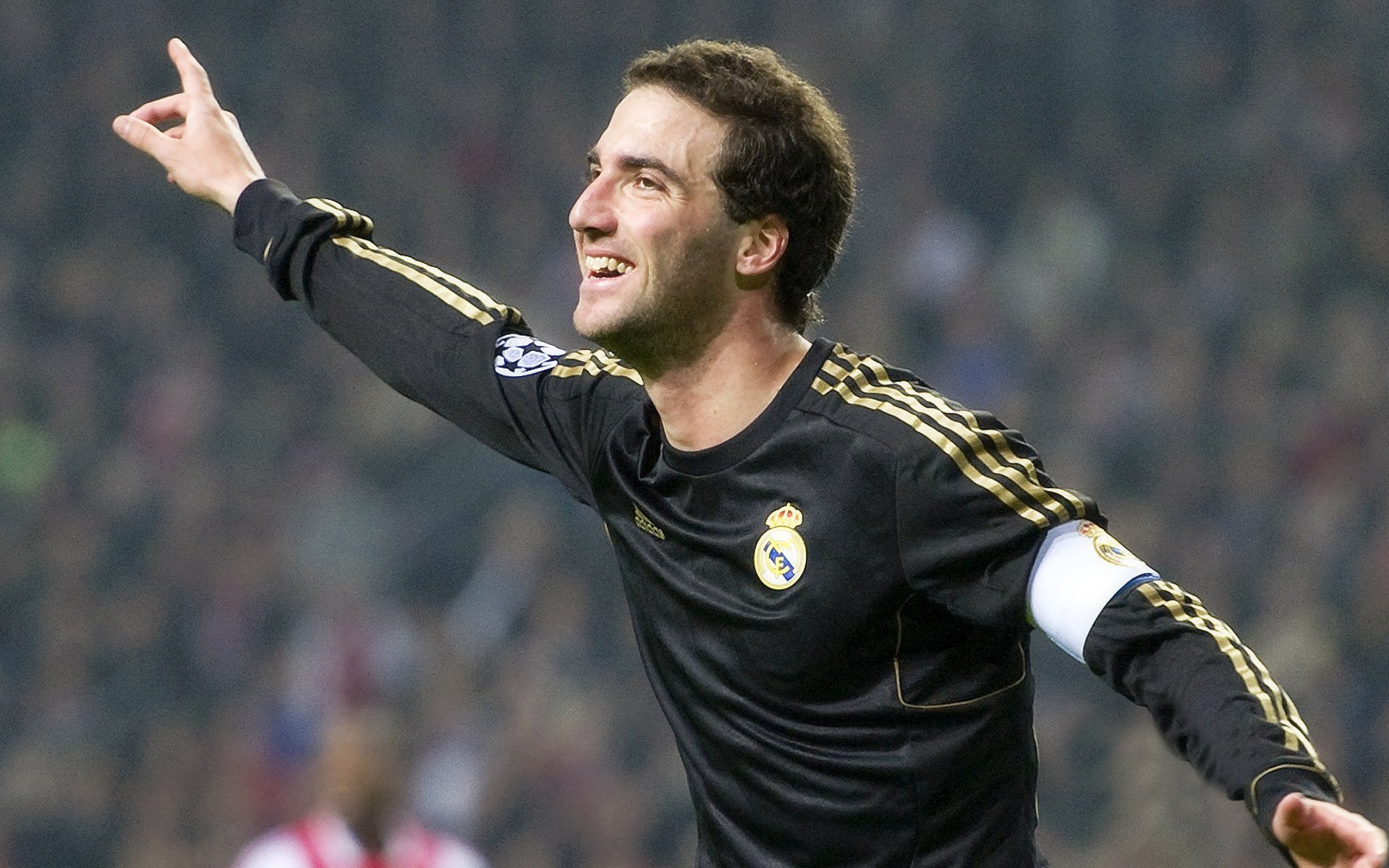 kaiyun网站-球员的欧冠第一课：学习那些永恒的训练秘诀，欧冠训练用球